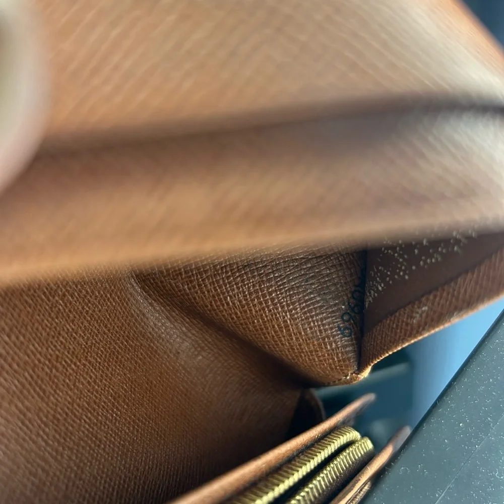 Louis Vuitton Monogram Leather Wallet Unisex